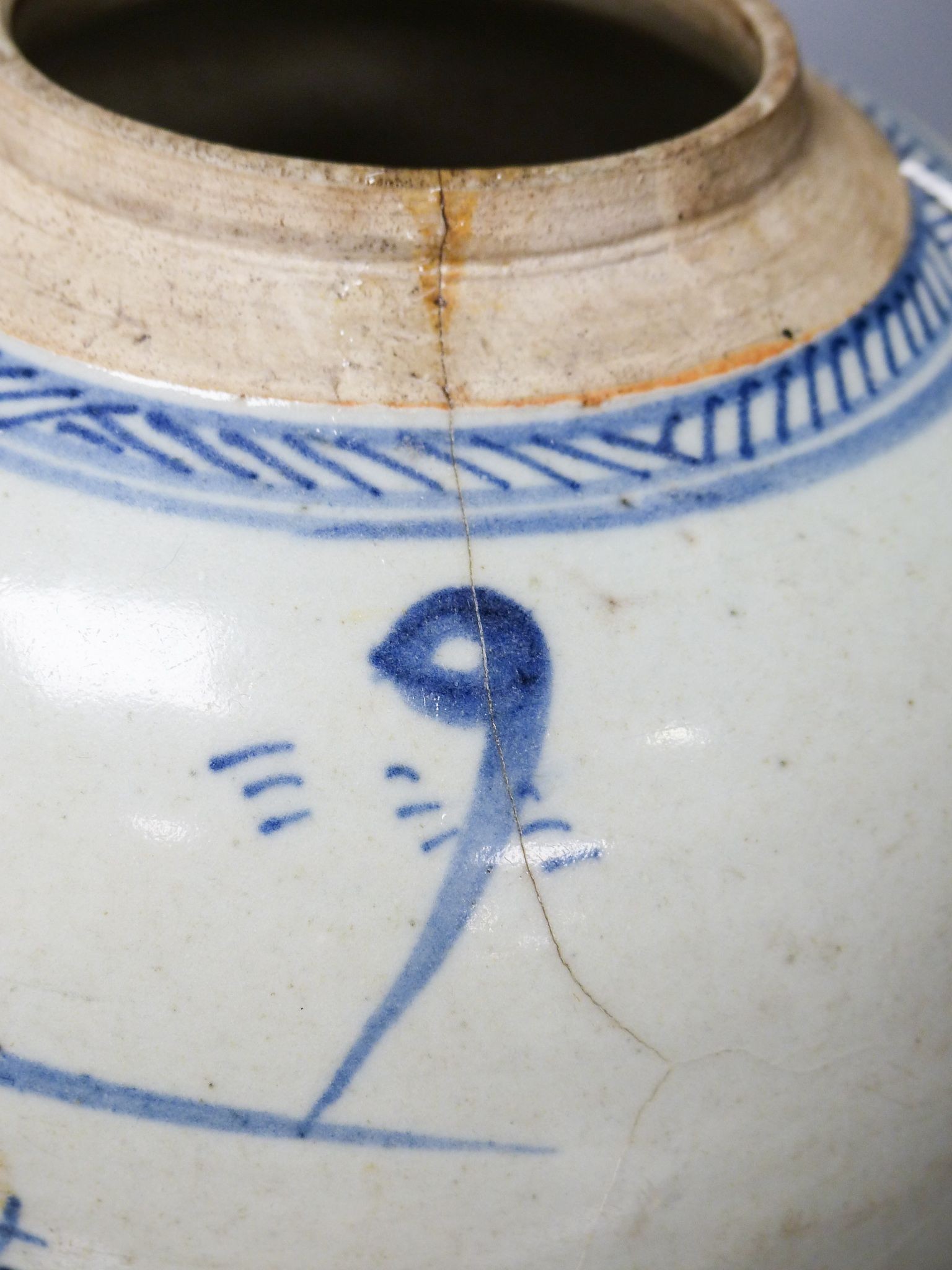 A 19th century Chinese blue and white jar, 20.5 cm high, of squat baluster form, seascape decoration (damage) 20cm